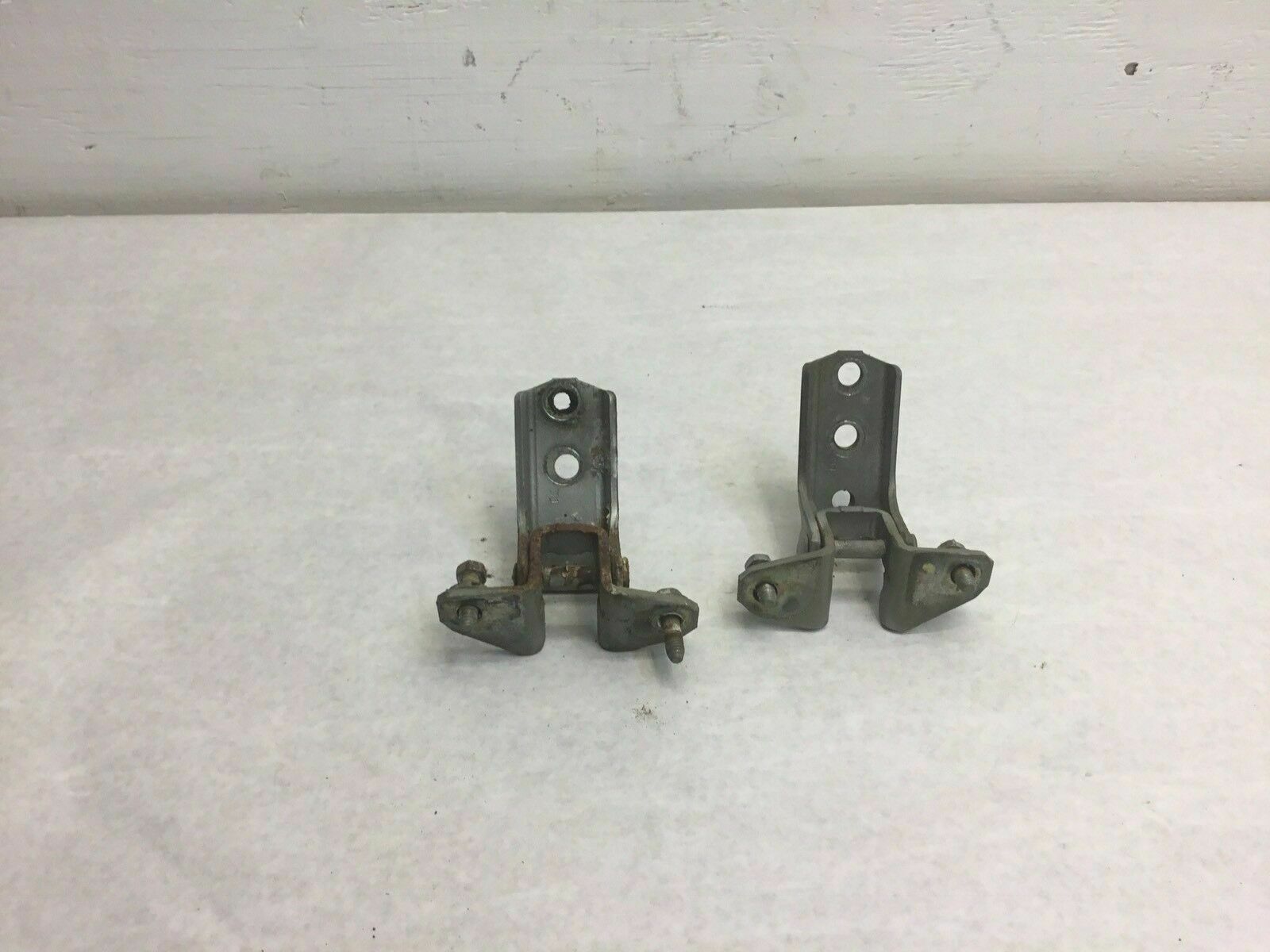 ENDEVOUR 03-07 FRONT DOOR HINGES DRIVER SIDE UPPER /LOWER